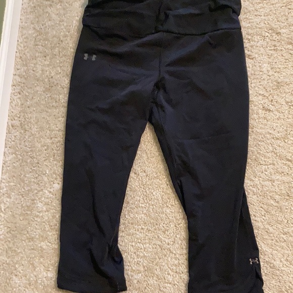 Under armour compression size medium capris. - Picture 1 of 3
